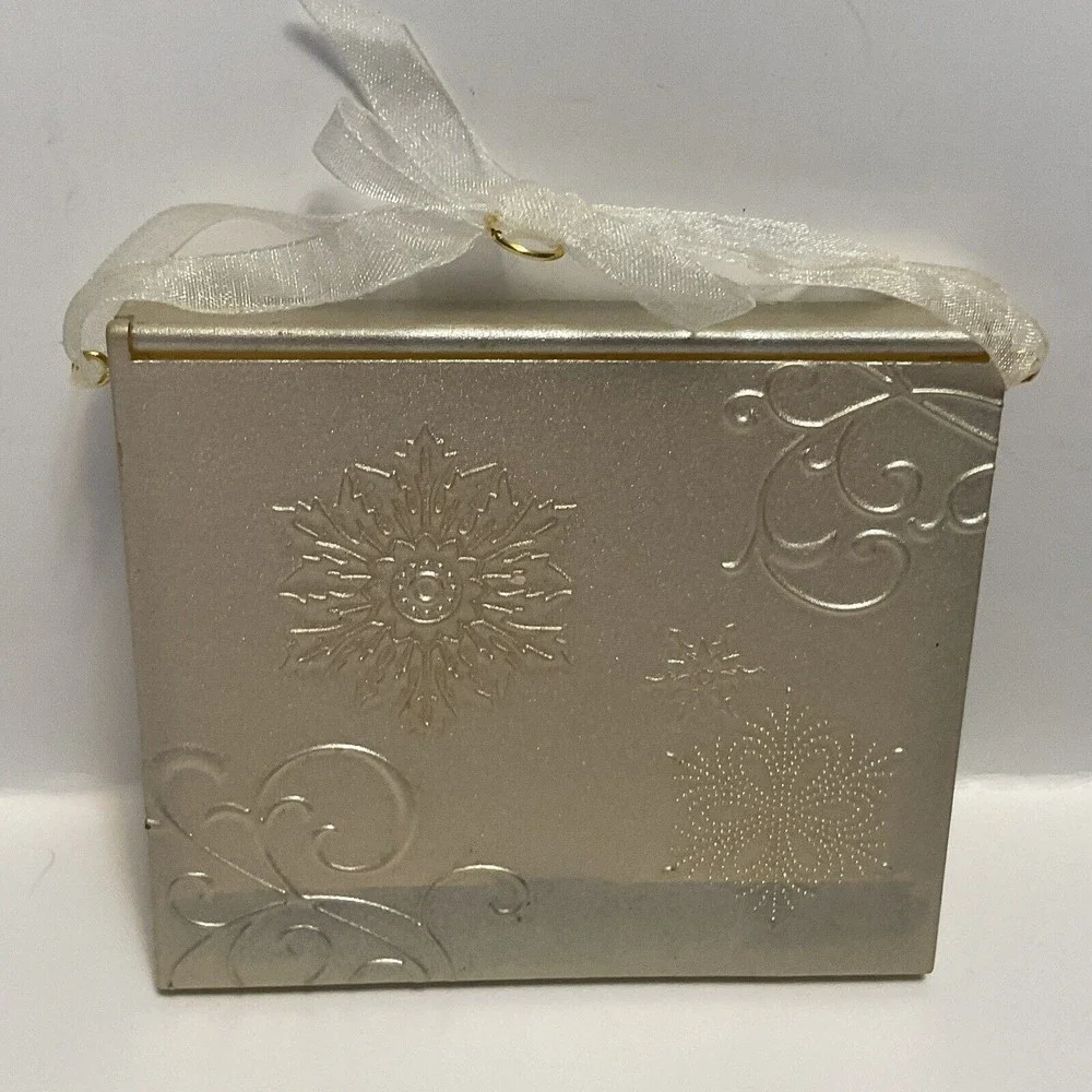 2010 Hallmark ~ Christmas Memory Keeper ~ Keep Hopes & Wishes Securely Inside